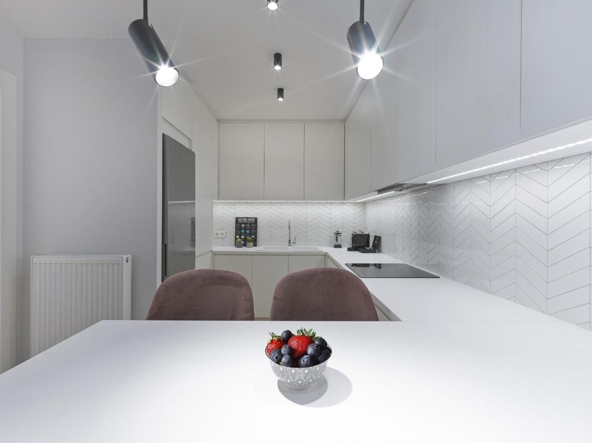 Fresh, New & Ready For You! Rnvtd Apt In Koukaki! アテネ エクステリア 写真